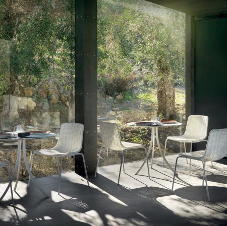 outdoor kollektion - hochwertiger luxus-esstisch für außenbereich und garten - tisch mit runder platte bistro