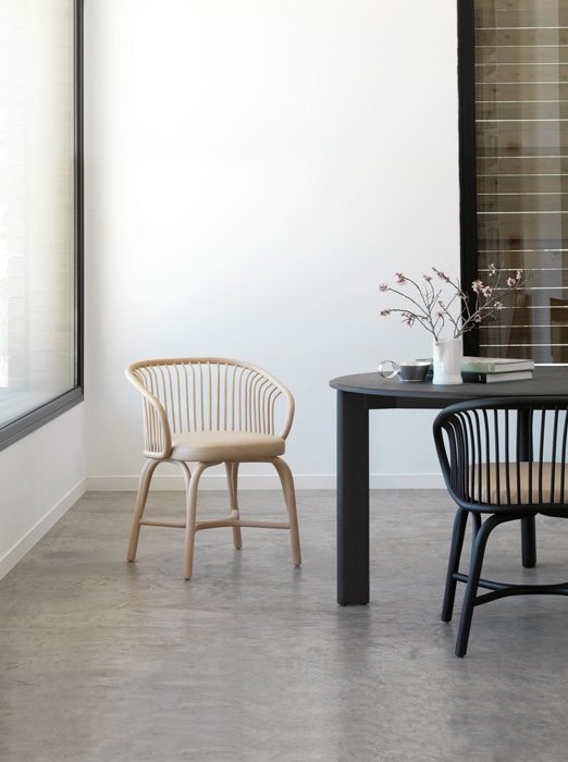 muebles de interior - sillas de ratan, madera maciza y acero para interior - sillón comedor con patas de rattan huma