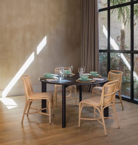 muebles de interior - mesas de ratan, madera maciza y acero para interior - mesa redonda kotai