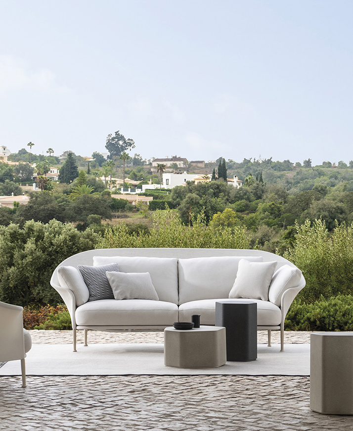 outdoor kollektion - hochwertige luxus-sofas für außenbereich und garten - sofa liz