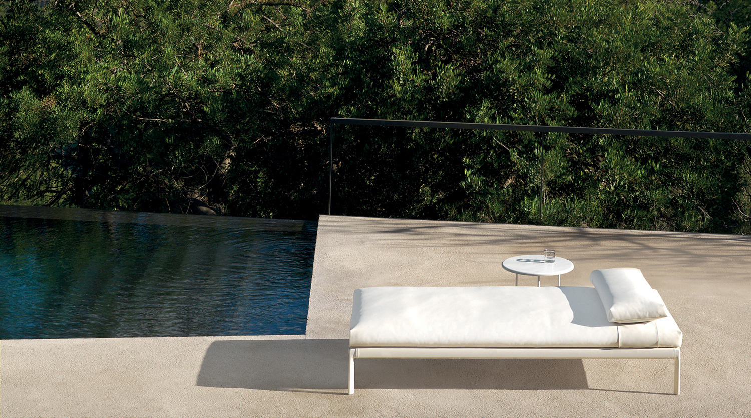 outdoor collection - livit daybed