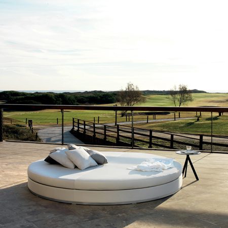 outdoor collection - outdoor design chaise longue - slim round daybed