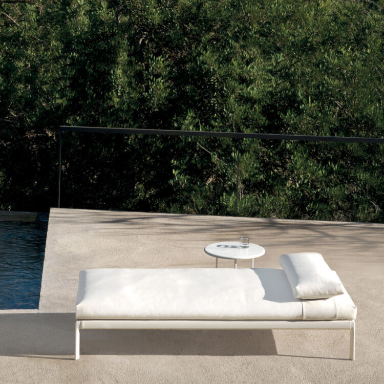 outdoor collection - chaise longues - livit daybed