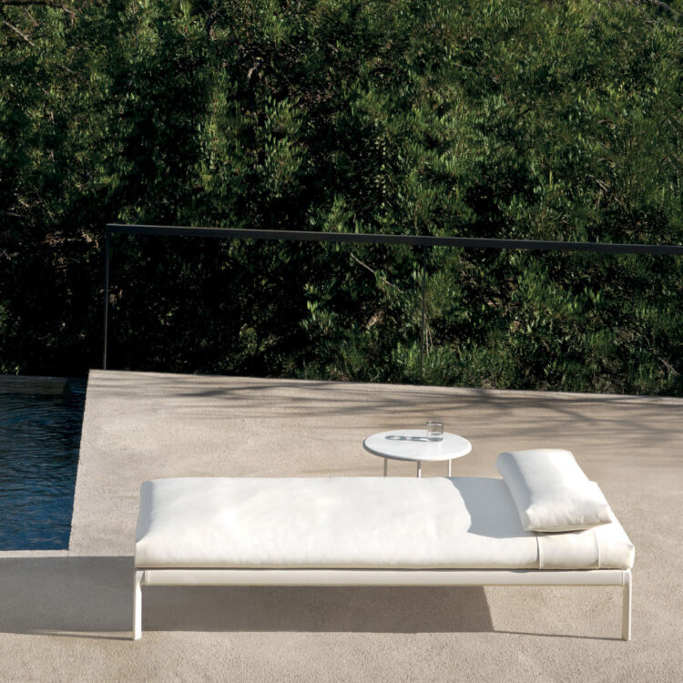 outdoor collection - high quality luxury outdoor and garden furniture - livit daybed