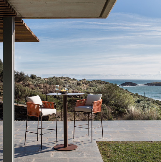 outdoor collection - high quality luxury outdoor and garden furniture - nido hand-woven barstool