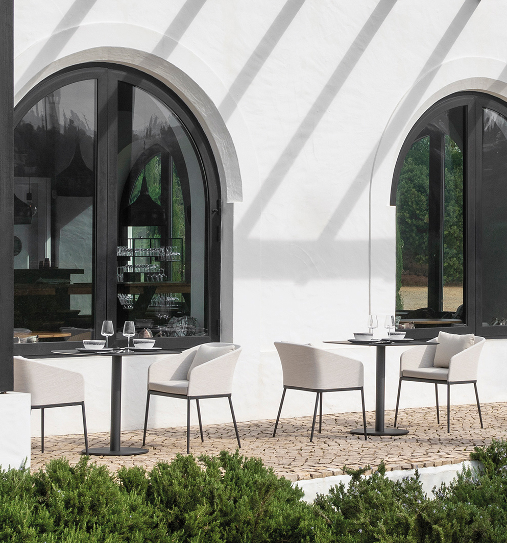 muebles de exterior - mesas - pie de mesa con tapa elíptica flamingo outdoor
