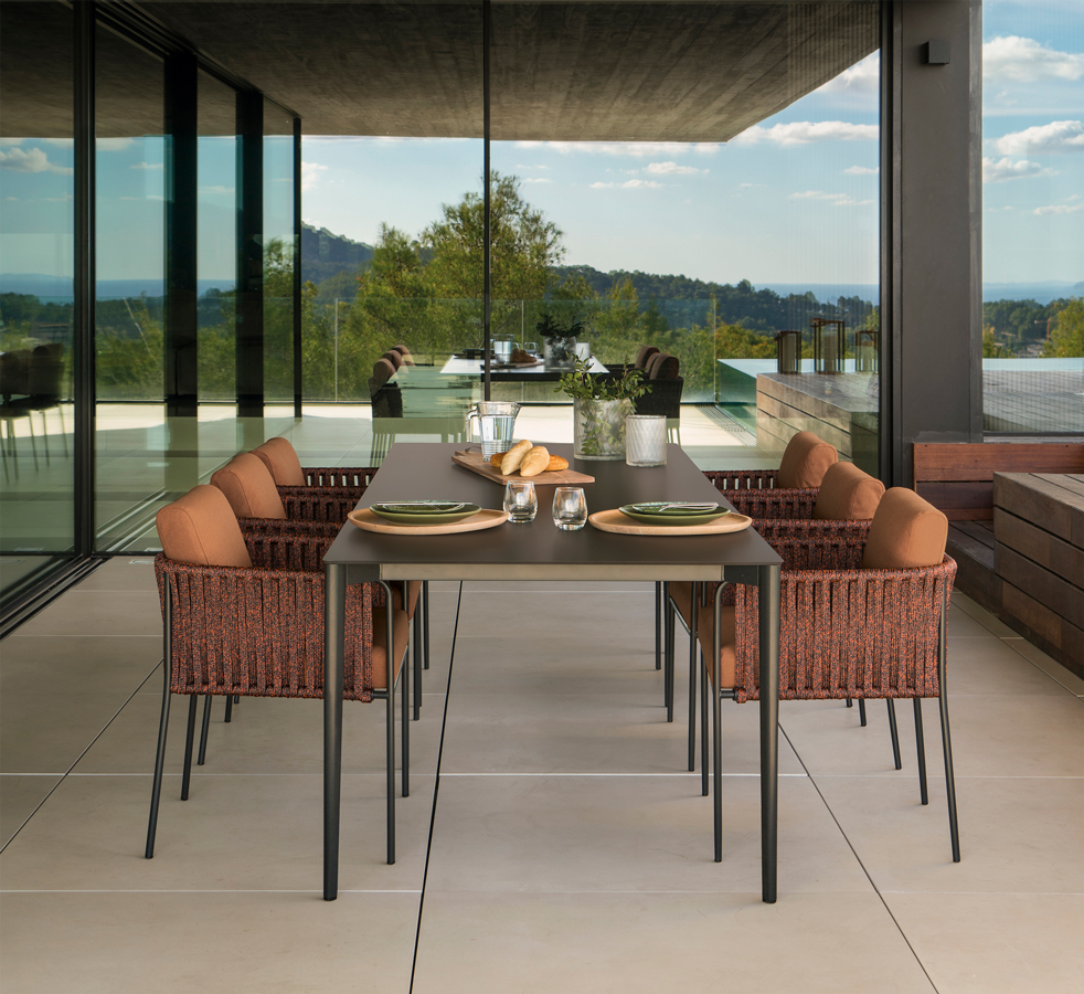 outdoor kollektion - hochwertiger luxus-esstisch für außenbereich und garten - rechteckiger tisch nude
