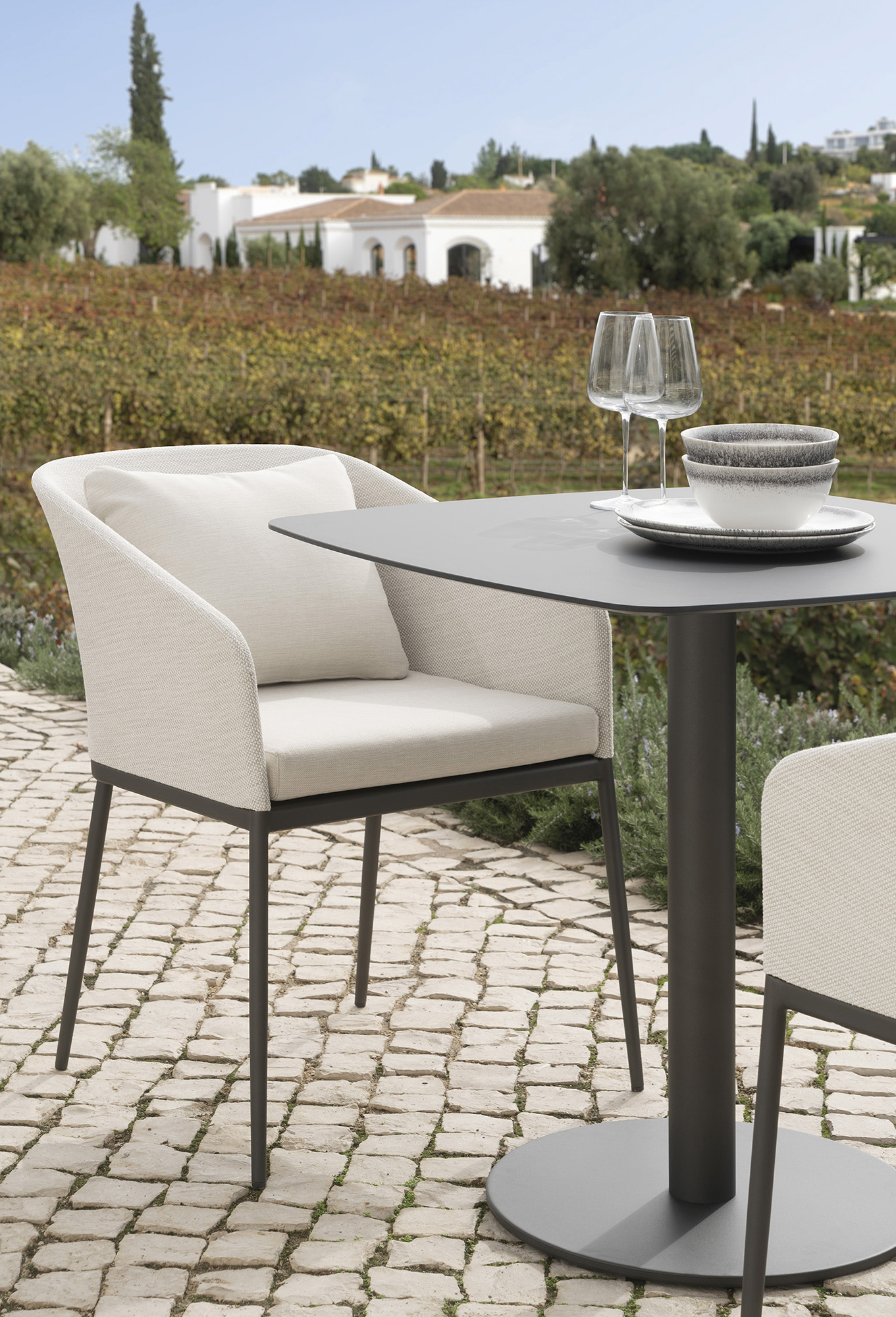 muebles de exterior - mesas - pie de mesa con tapa elíptica flamingo outdoor