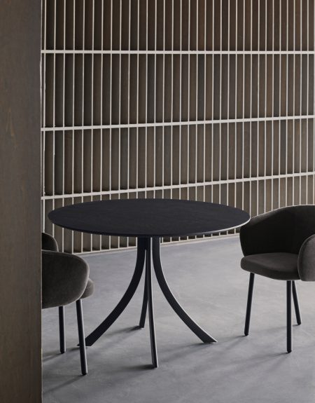 muebles de interior - mesas de ratan, madera maciza y acero para interior - mesa redonda falcata indoor