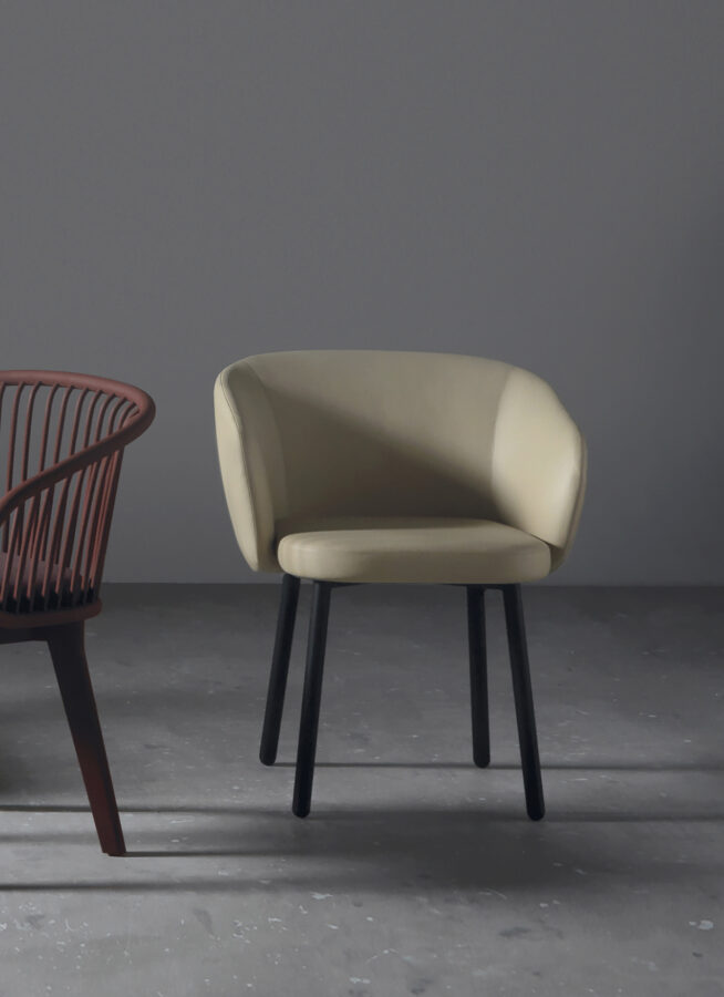 muebles de interior - sillas de ratan, madera maciza y acero para interior - sillón comedor tapizado con patas metálicas huma