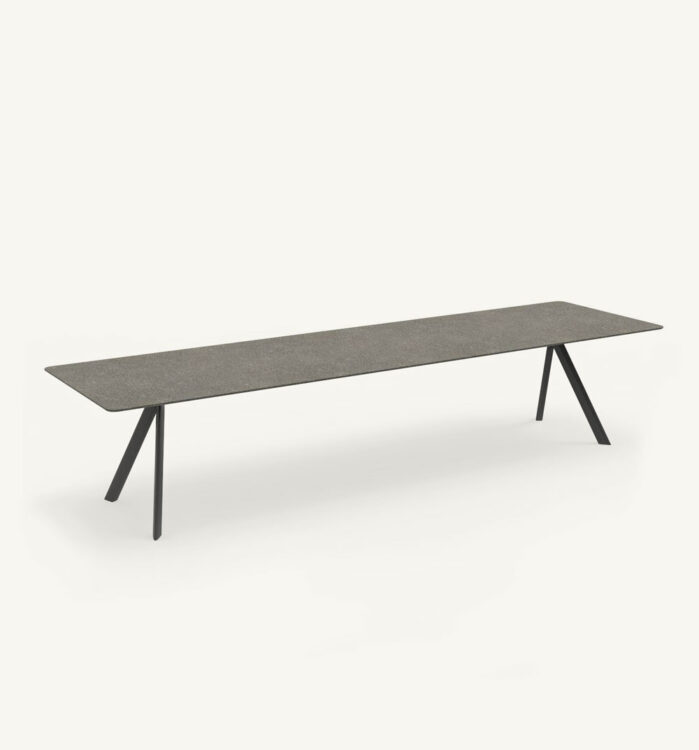 Atrivm outdoor rectangular dining table