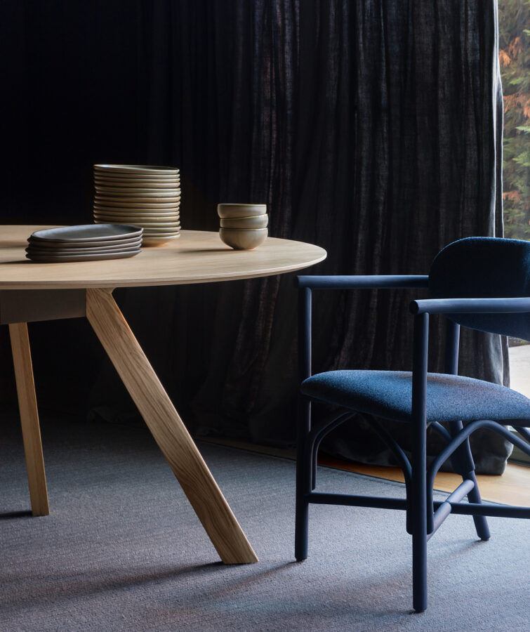 muebles de interior - mesas de ratan, madera maciza y acero para interior - mesa redonda atrivm indoor