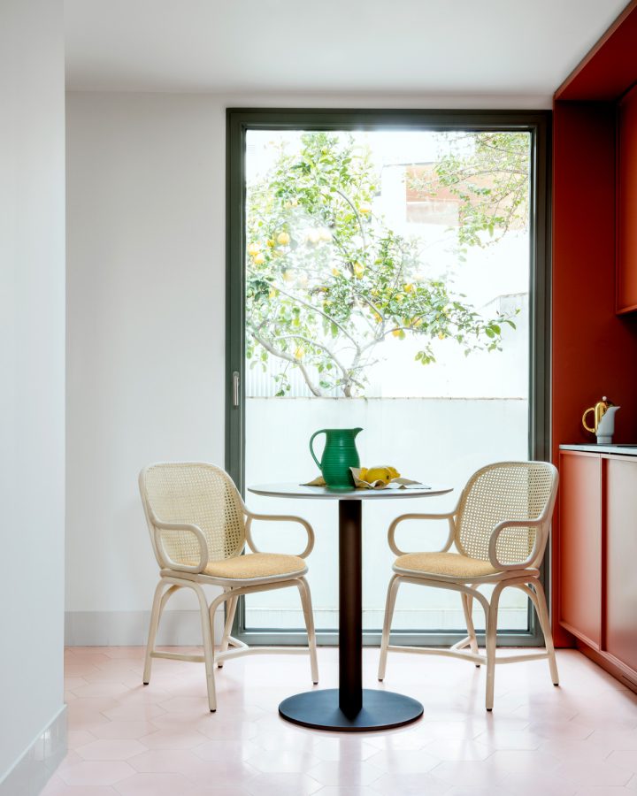 muebles de interior - sillas de ratan, madera maciza y acero para interior - sillón comedor tapizado frames