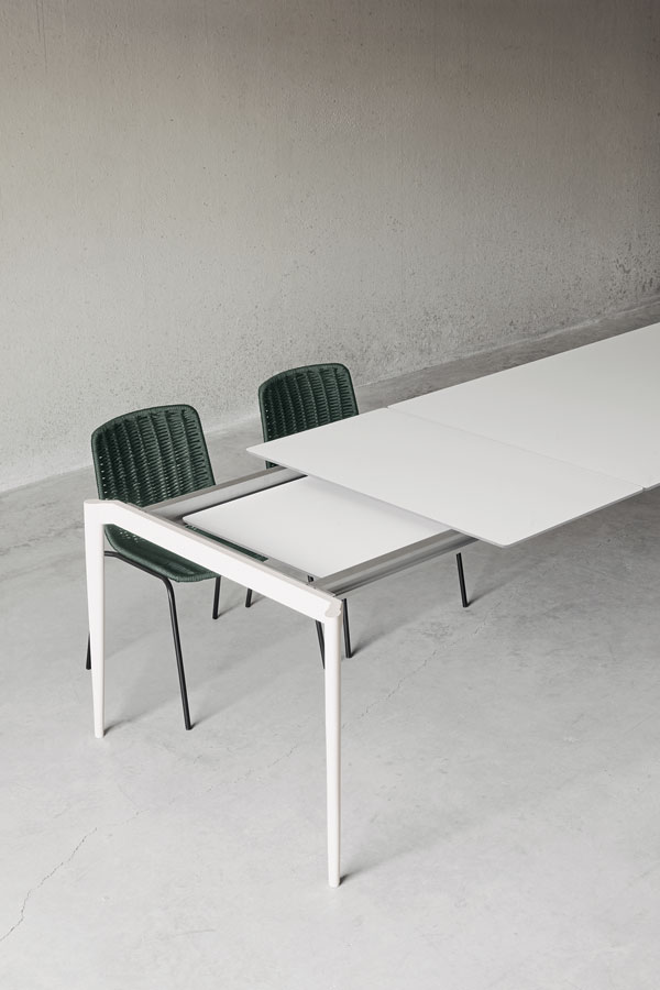  nude rectangular expandable dining table