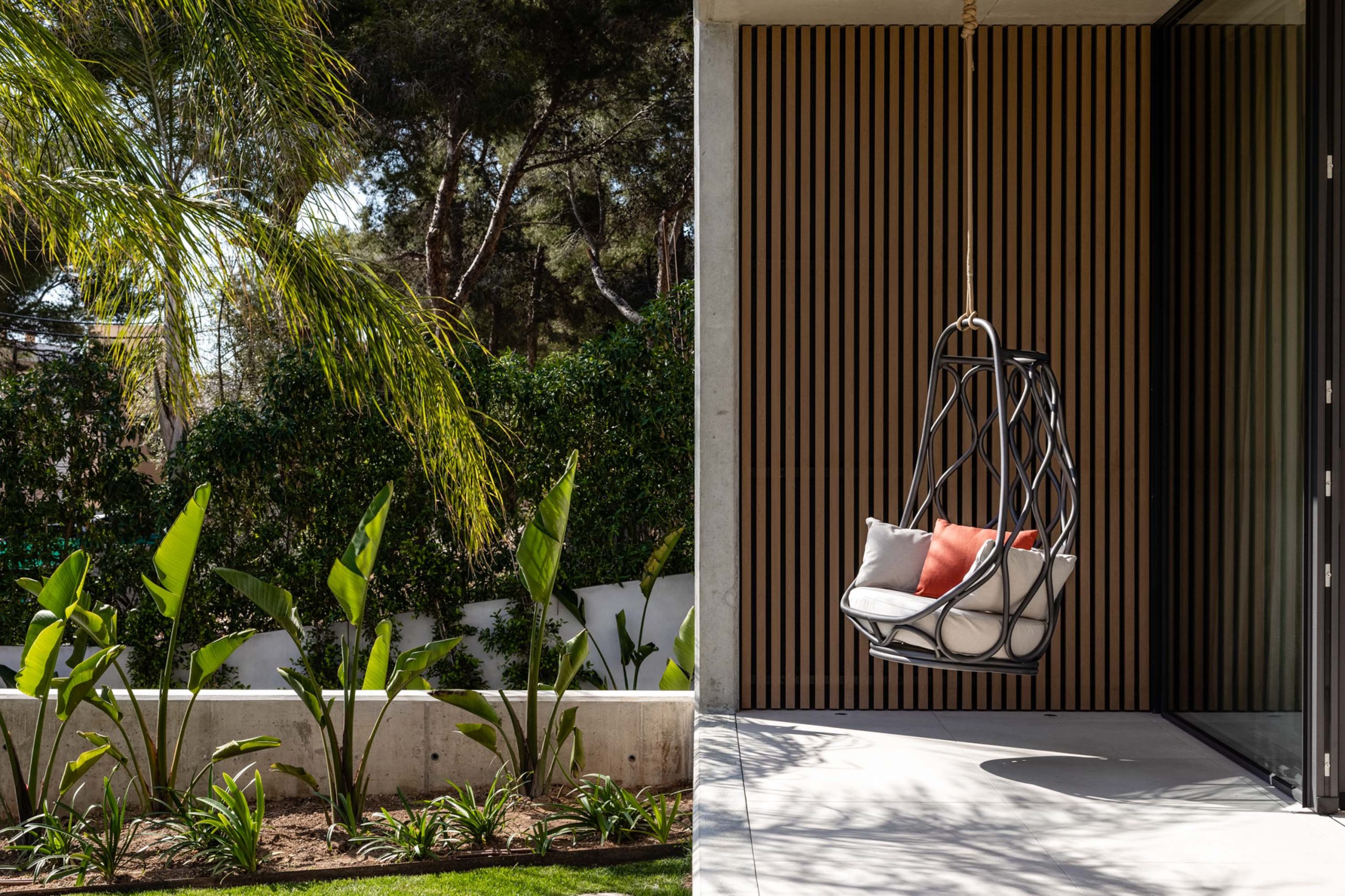  swing chairs here, swing chairs there, swing chairs everywhere!