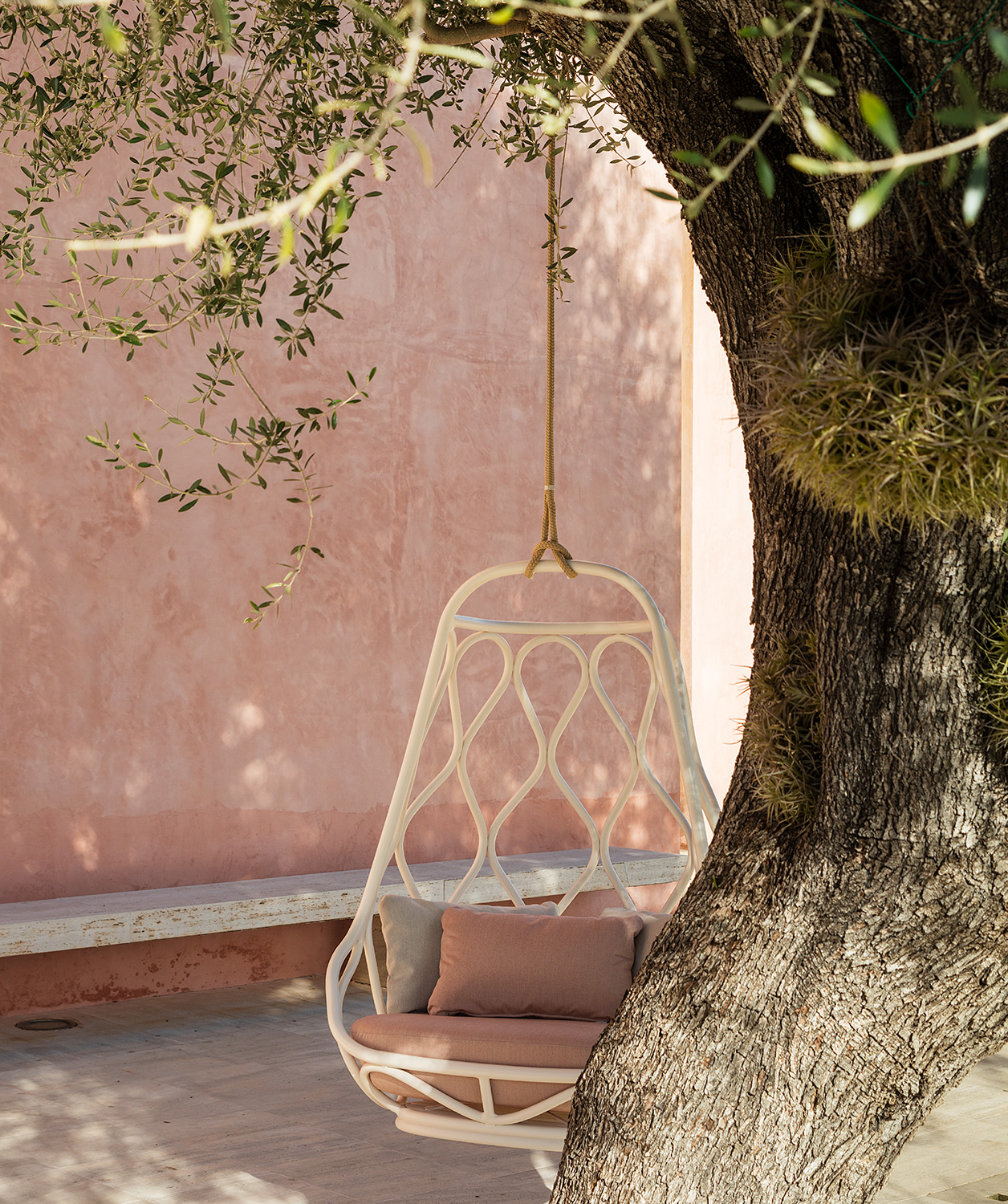  swing chairs here, swing chairs there, swing chairs everywhere!