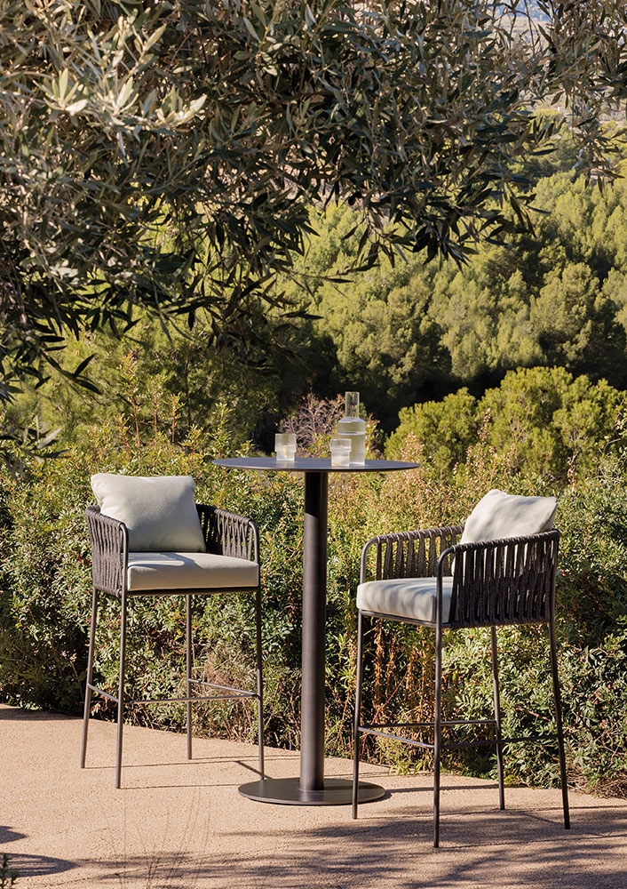 outdoor barstools