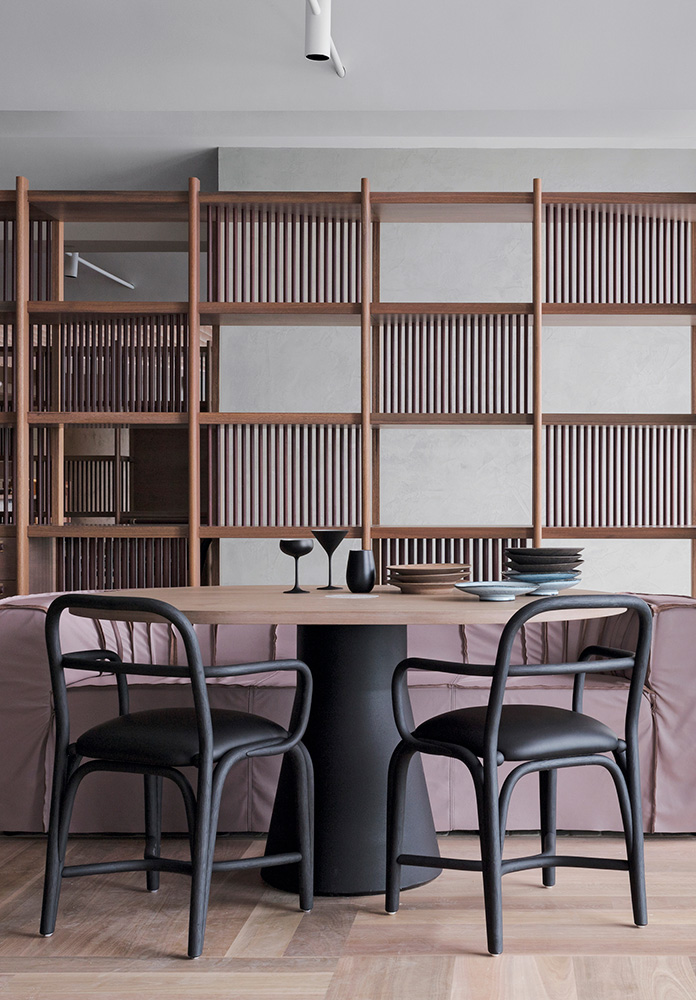  rattan chairs or how to conquer the world of contract