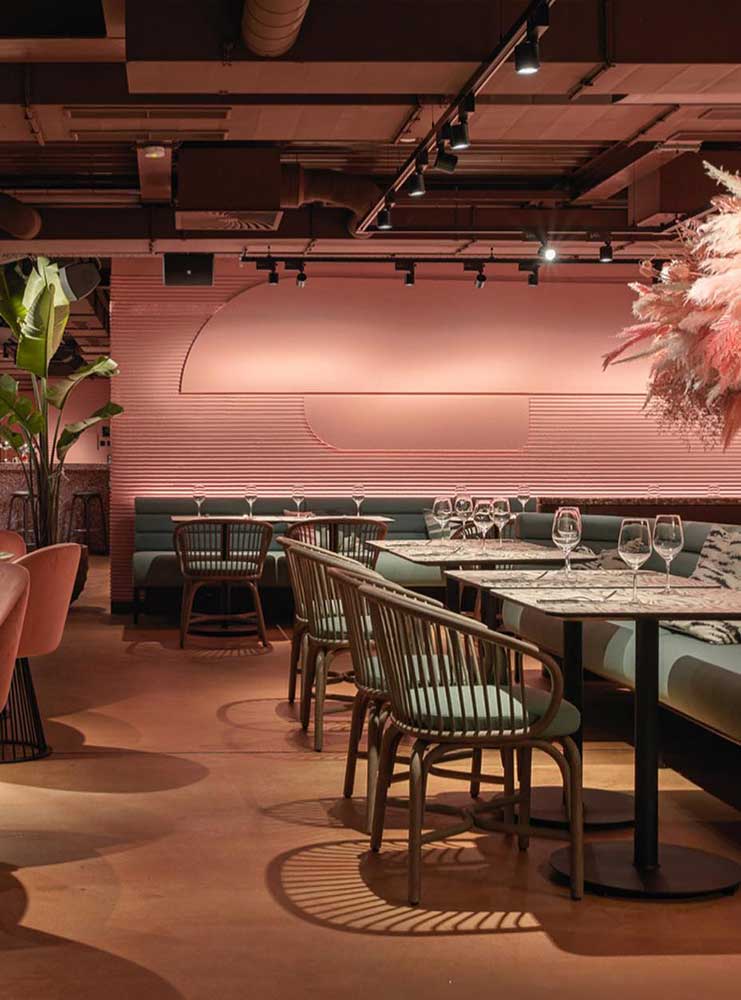  rattan chairs or how to conquer the world of contract