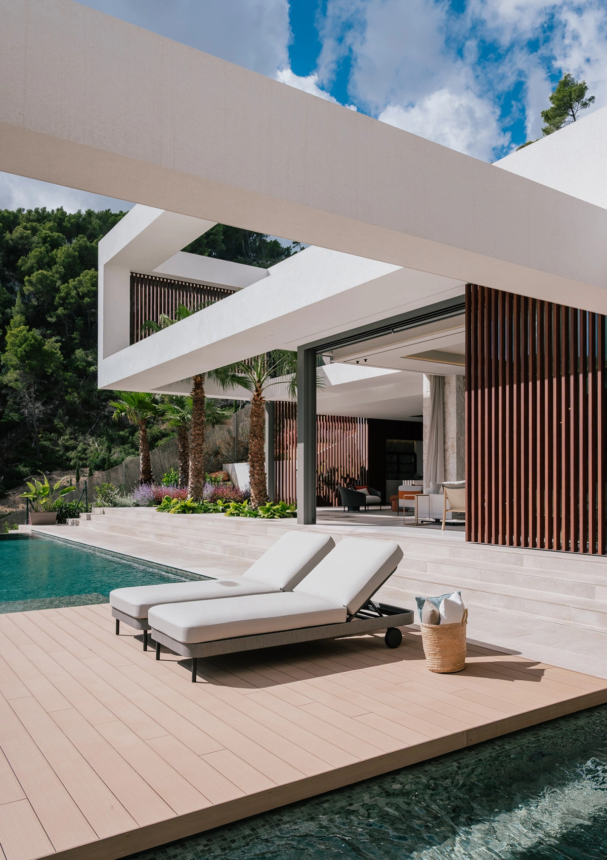 vanity house, the epitome of the contemporary mediterranean house