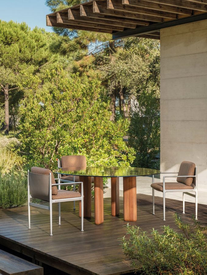 outdoor kollektion - hochwertiger luxus-esstisch für außenbereich und garten - runder tisch leku