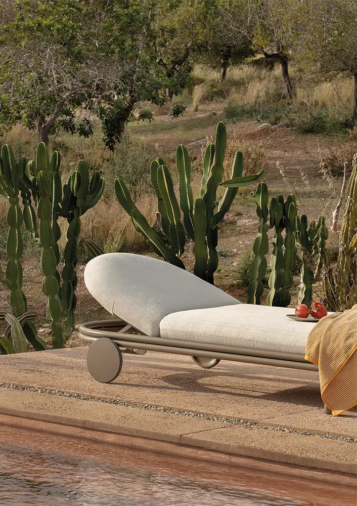 outdoor chaise lounges